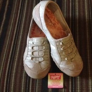 Skechers slip-on casual walking shoe